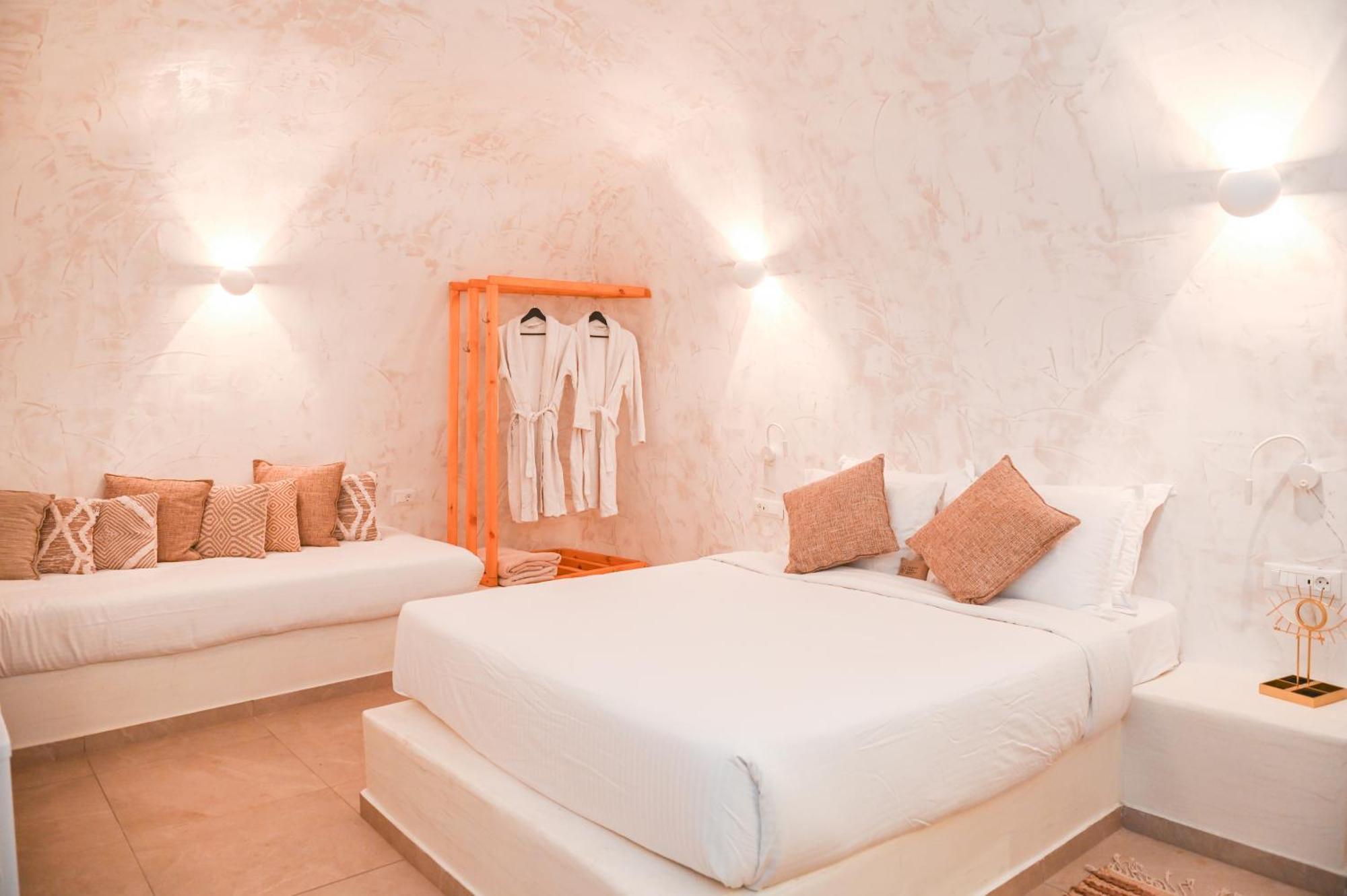 White Curves Santorini Bed & Breakfast Akrotírion Екстериор снимка