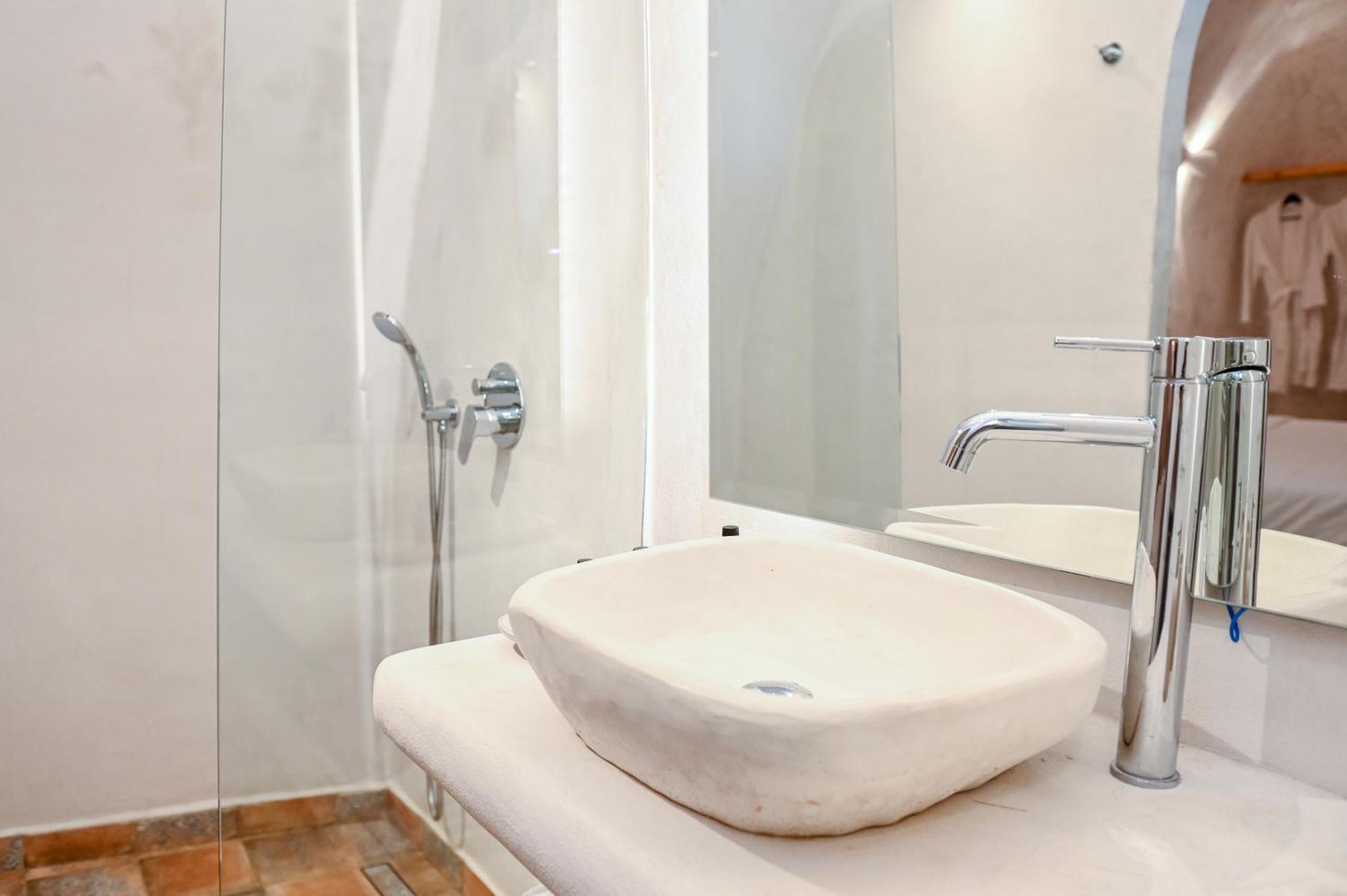 White Curves Santorini Bed & Breakfast Akrotírion Екстериор снимка