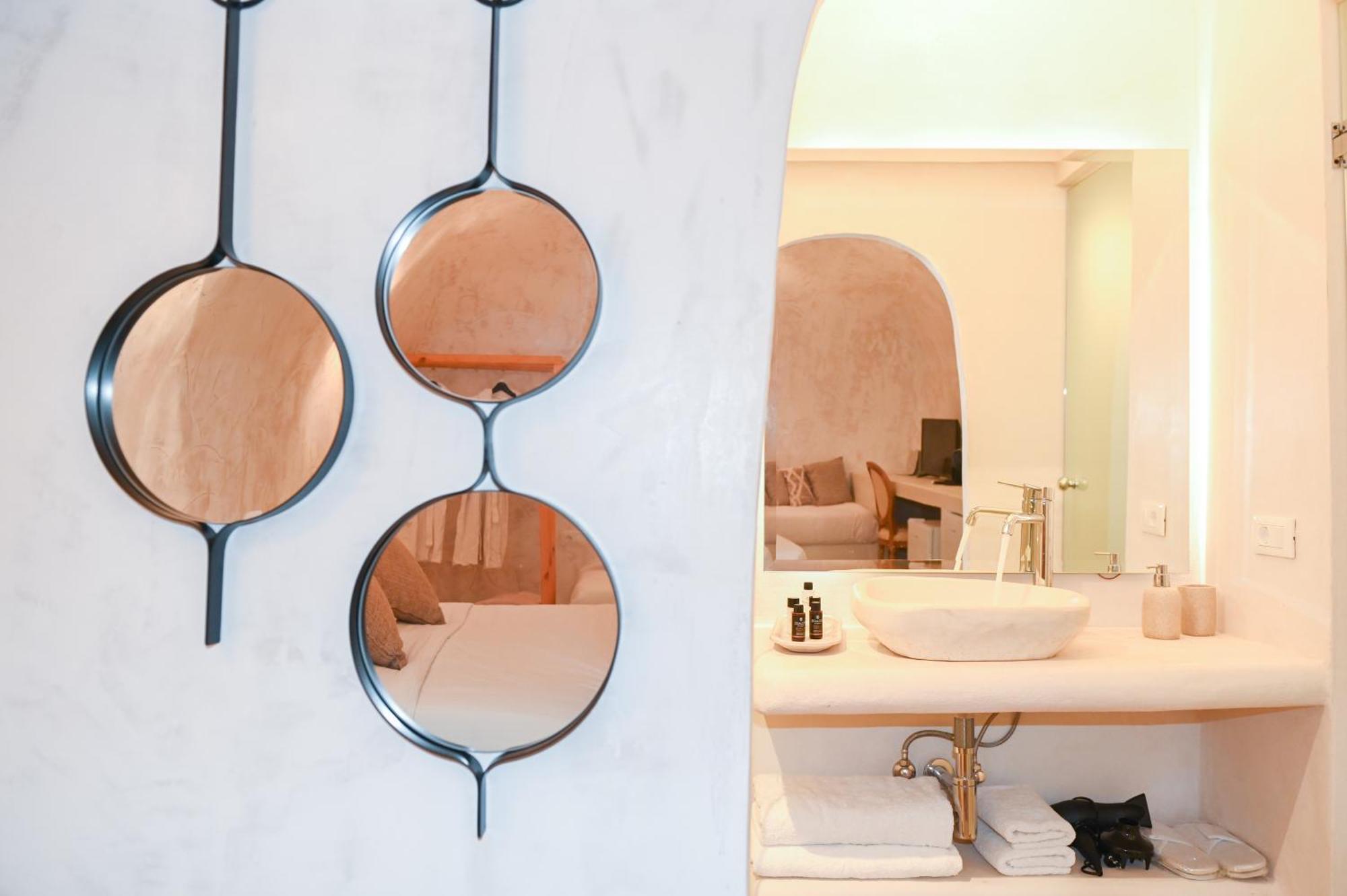 White Curves Santorini Bed & Breakfast Akrotírion Екстериор снимка