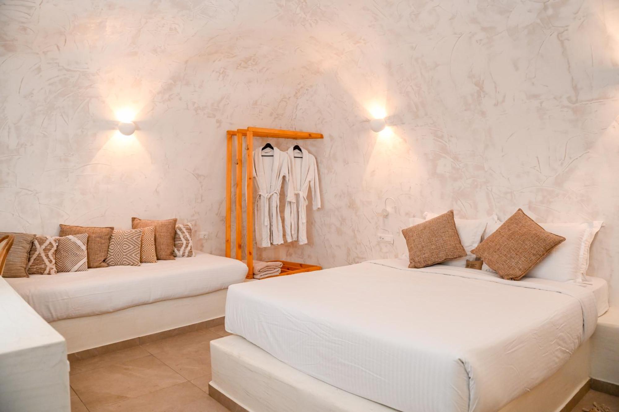 White Curves Santorini Bed & Breakfast Akrotírion Екстериор снимка