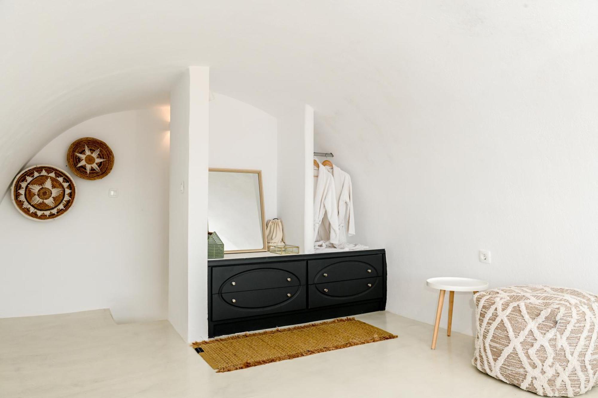 White Curves Santorini Bed & Breakfast Akrotírion Екстериор снимка