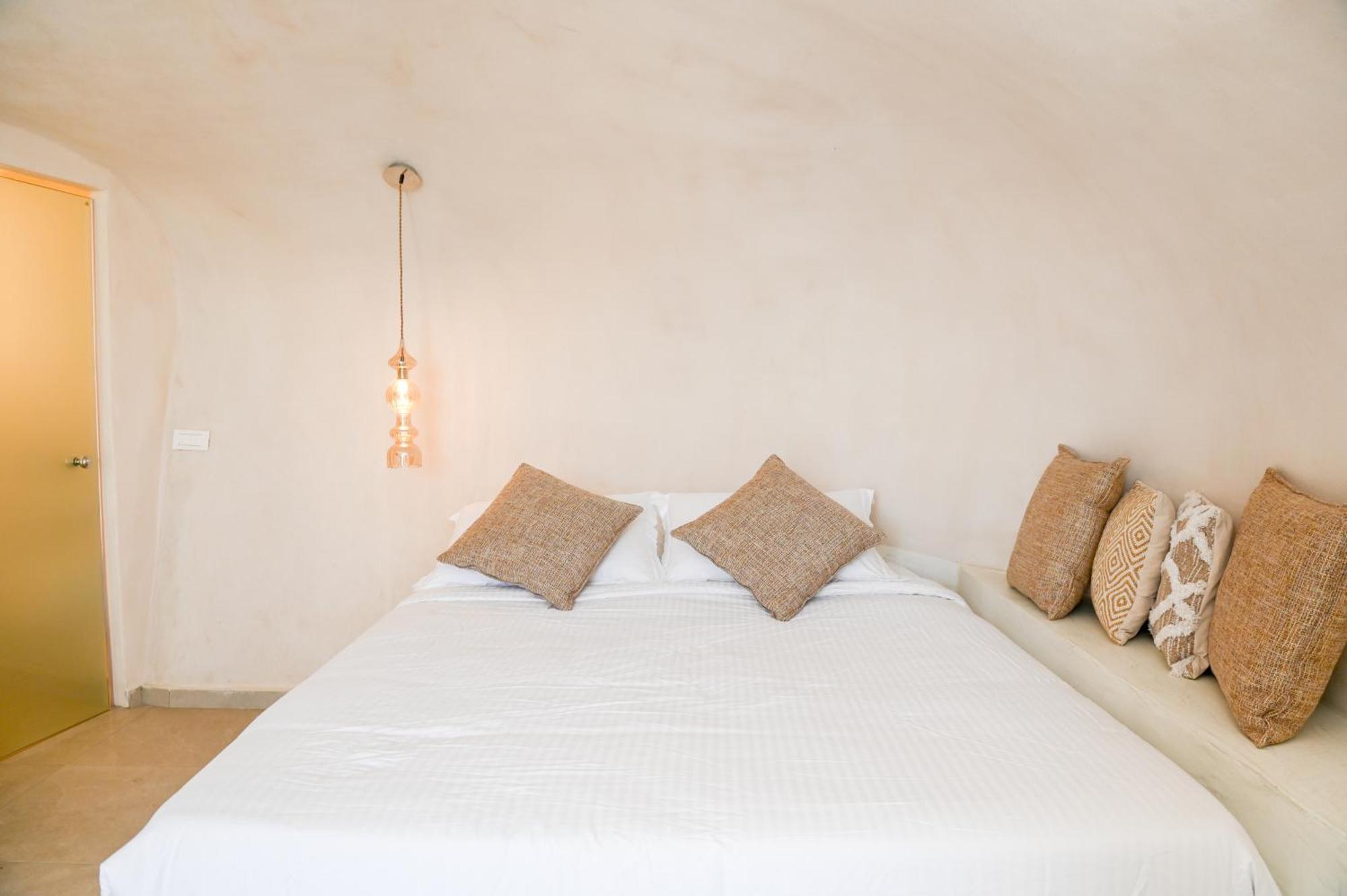 White Curves Santorini Bed & Breakfast Akrotírion Екстериор снимка