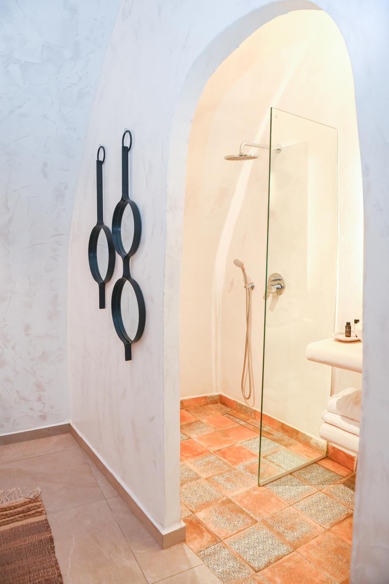 White Curves Santorini Bed & Breakfast Akrotírion Екстериор снимка