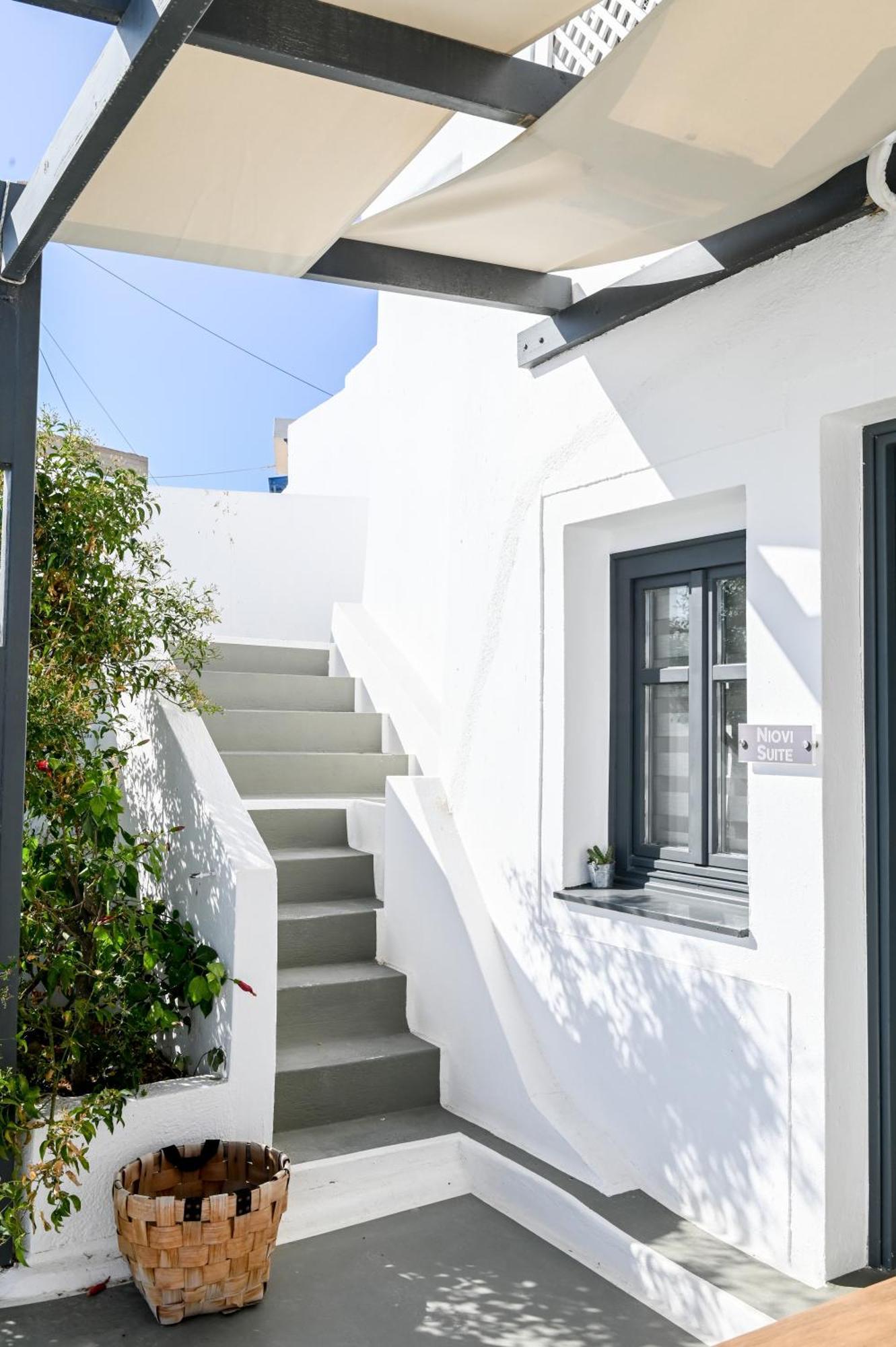 White Curves Santorini Bed & Breakfast Akrotírion Екстериор снимка